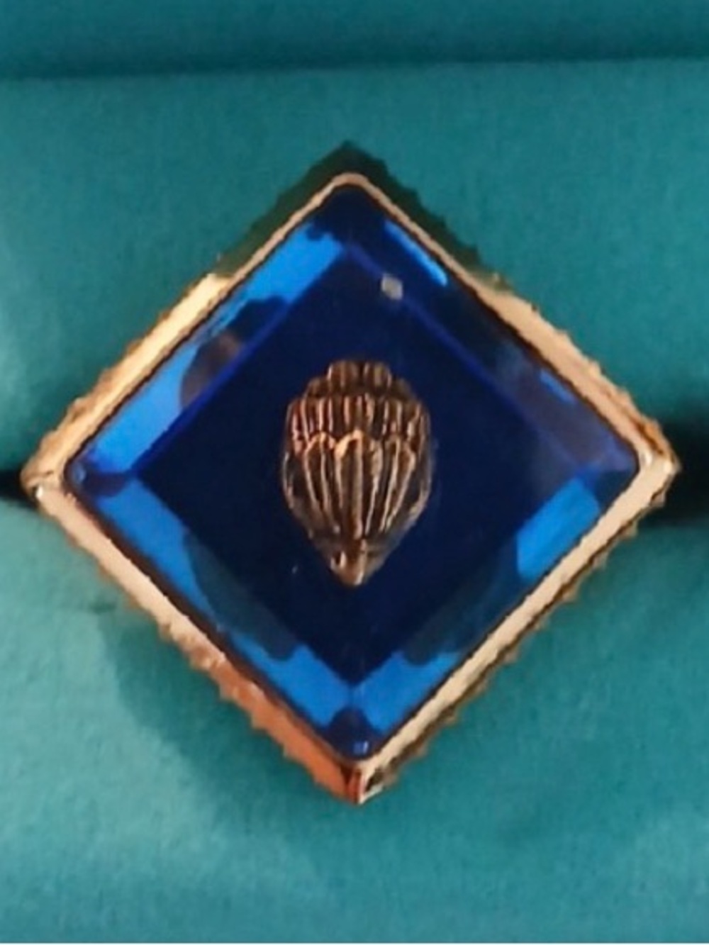 Kurt Geiger London Blue Crystal Eagle Statement Cocktail Ring Gold Tone - EUC